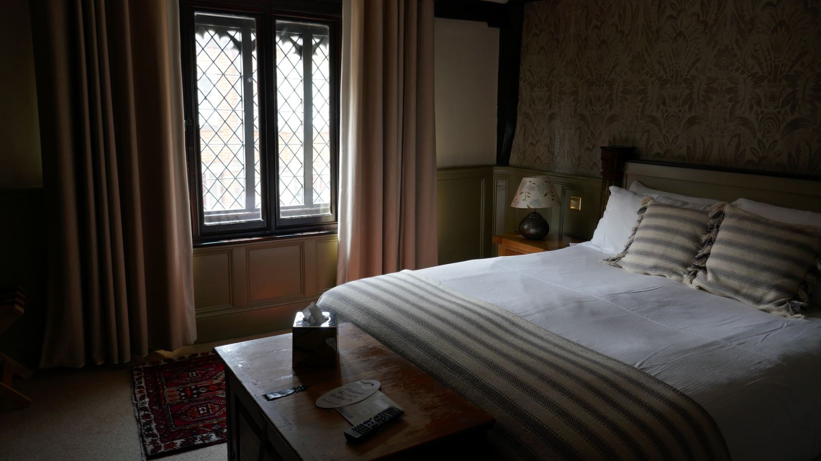 The Cross Keys Hotel Room, Saffron Walden, Essex