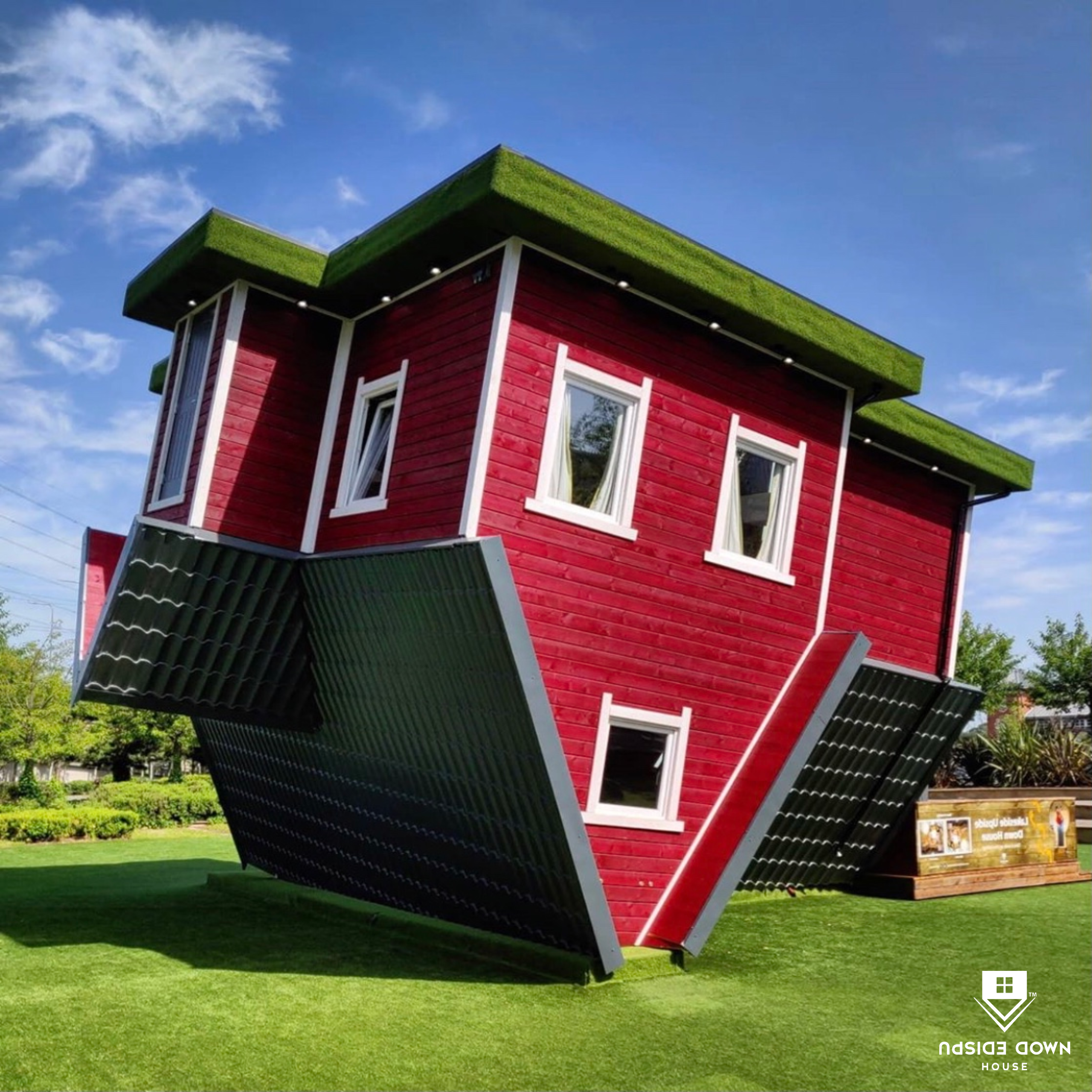 Upside Down House Lakeside - Indoor in West Thurrock, Grays - Visit Essex